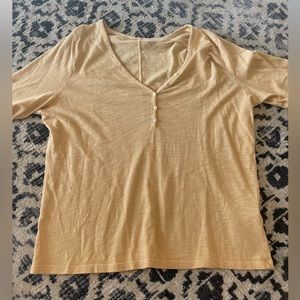 Loose fitting, V-neck shirt; Size XL; Color Yellow